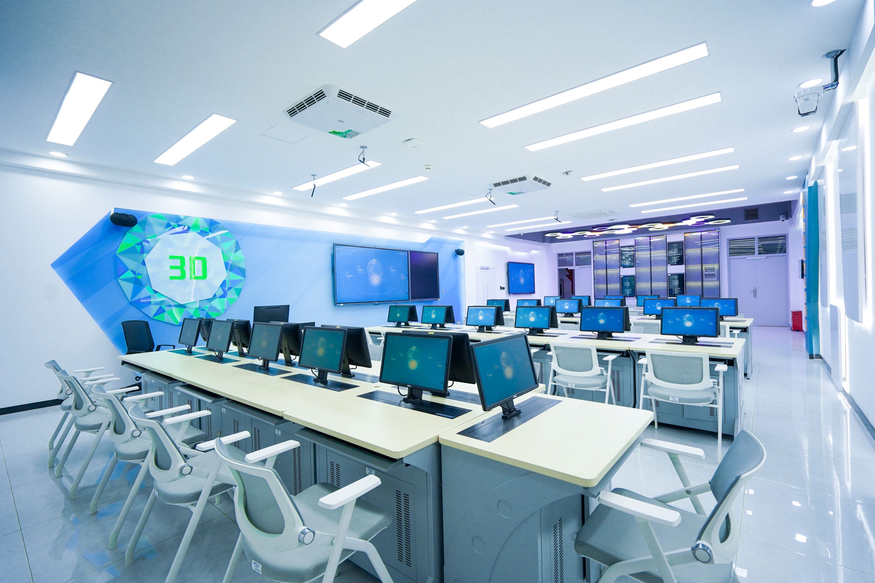 深圳技师学院实训室